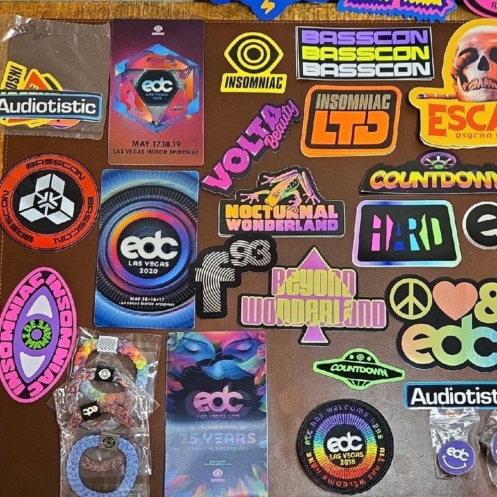Insomniac EDC Sticker Pins And Key Chain Collection - Multicolor - Picture 3 of 14